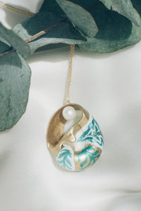 Leaf sea snail chain necklace