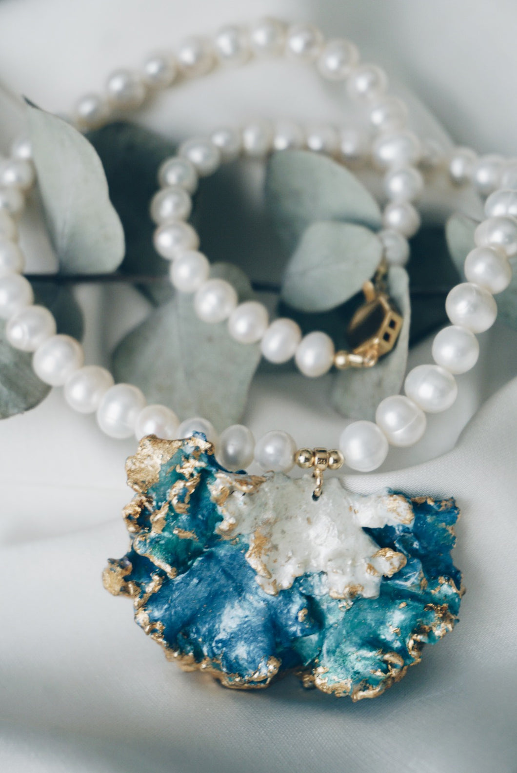 Olive moss pearl necklace
