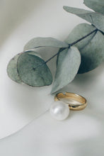 Mia round pearl ring