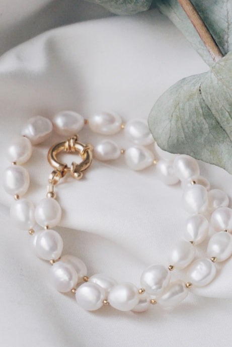Olivia pearl necklace