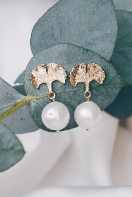 Edison flower pearl earrings