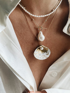 White chain seashell necklace