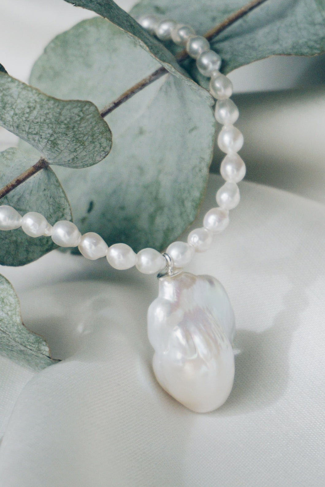 Sara baroque pearl necklace