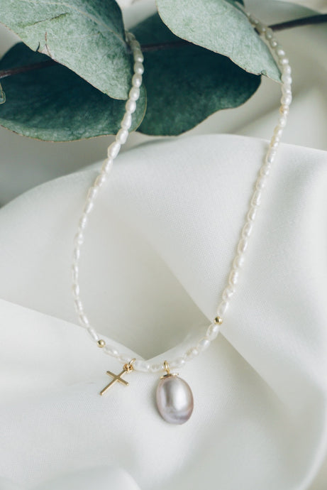 Leia pearl necklace