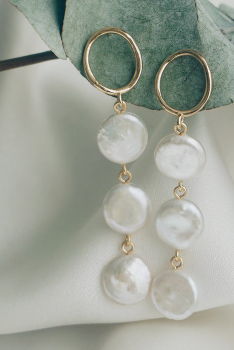 Ria pearl earrings
