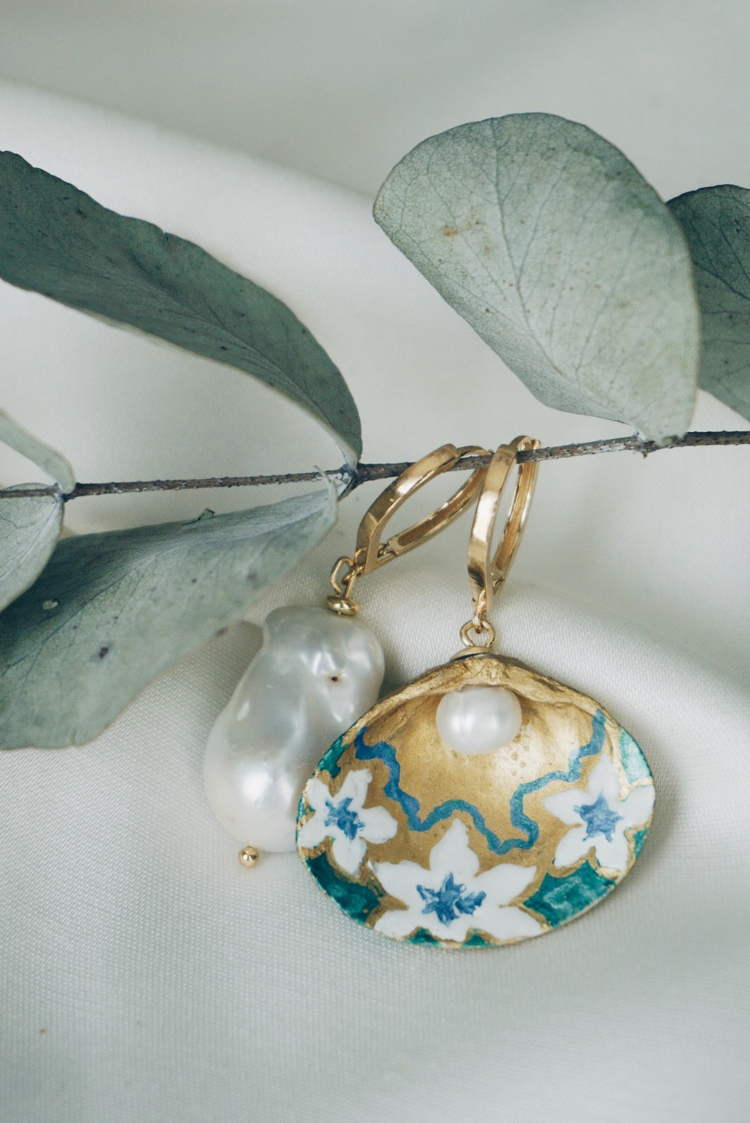 Flower seashell earrings