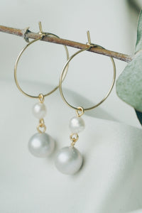 Summer grey pearl earrings