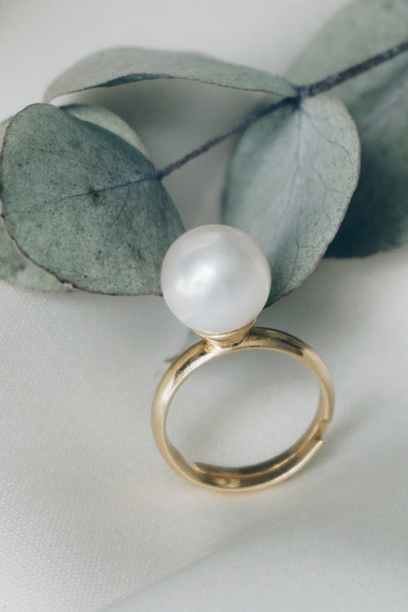 Mia round pearl ring