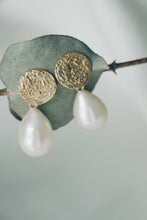 Drop coin pearl earrings