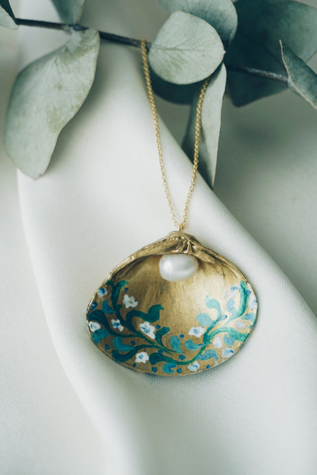 Magda sea snail chain necklace