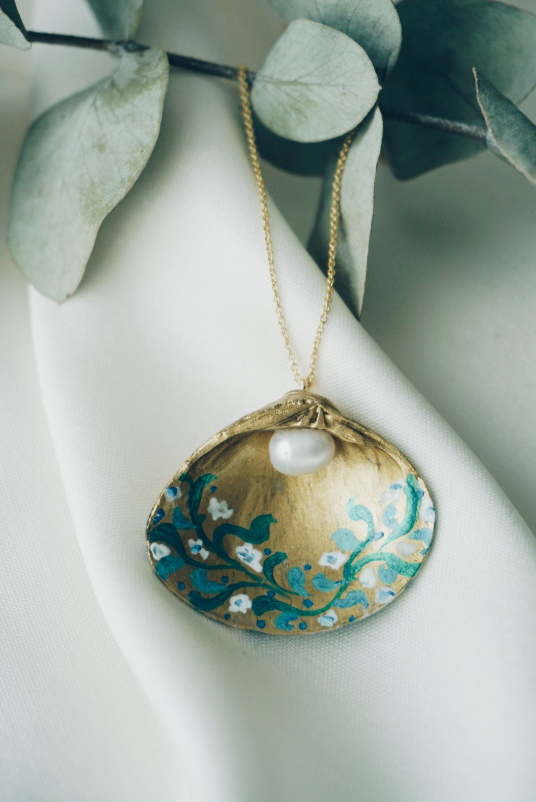 Magda sea snail chain necklace