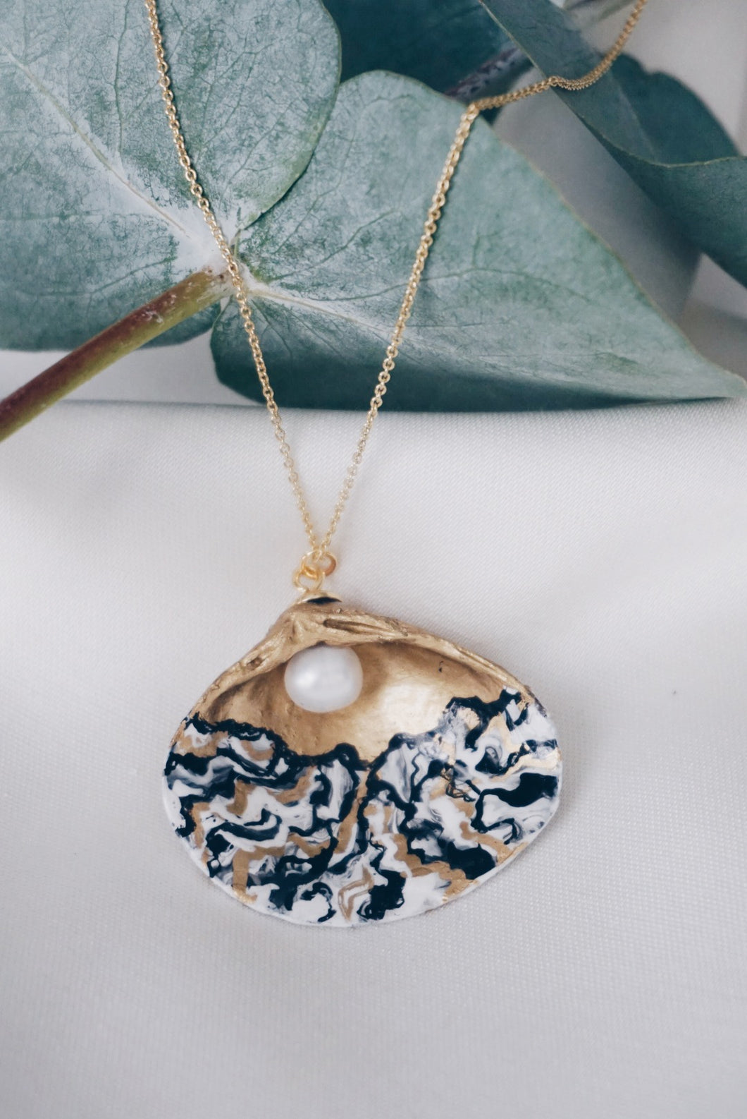 Black seashell necklace