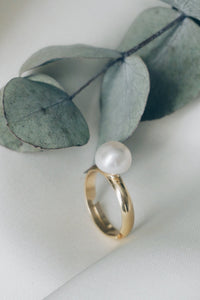 Mia button pearl ring