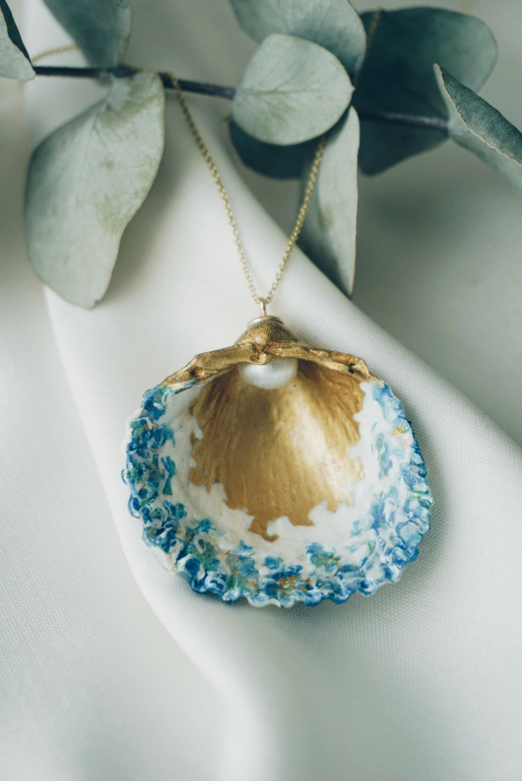 Marine seashell necklace