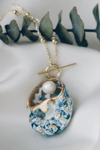 Bead toggle chain sea snail necklace