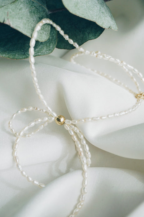 Veneta bow pearl necklace