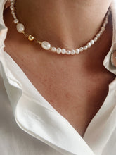 Lola pearl necklace