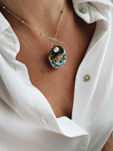 Bead toggle chain sea snail necklace