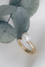 Mia button pearl ring