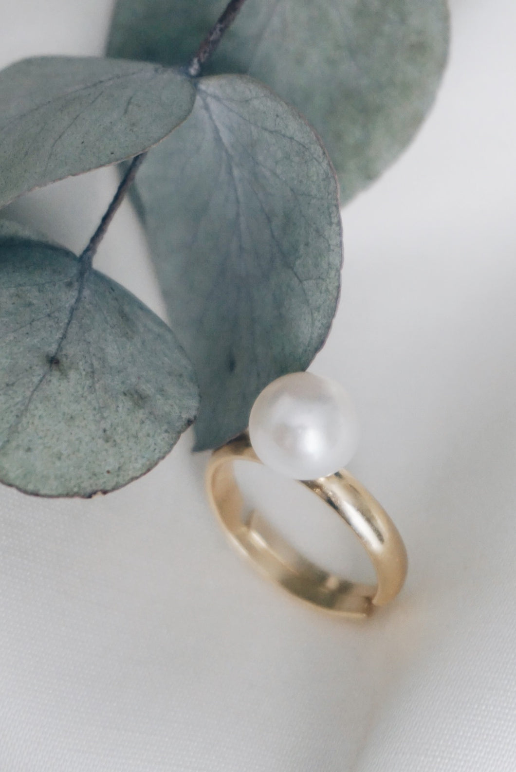 Mia button pearl ring