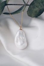 Peggy large baroque pearl necklace