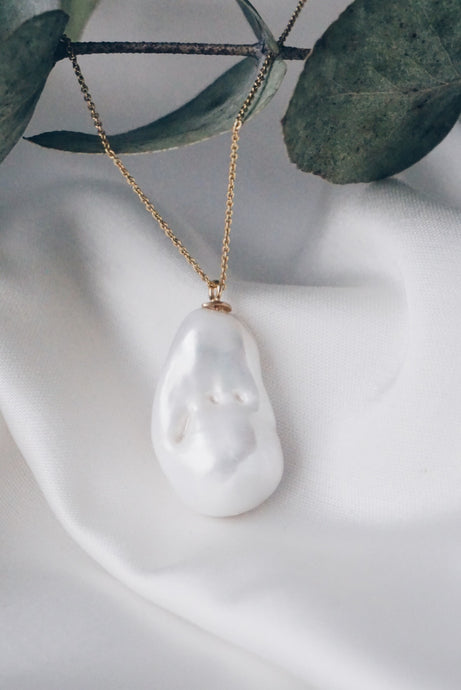 Peggy baroque pearl necklace