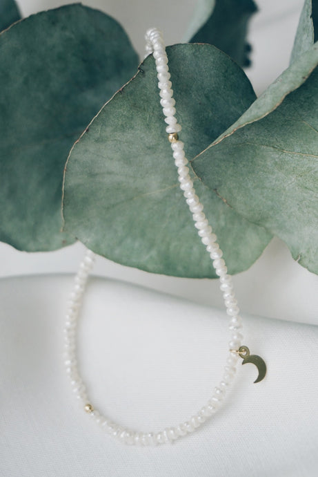 Moon pearl ankle bracelet