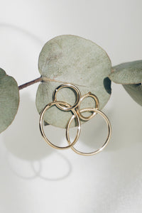 Double circle stud earrings