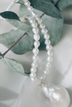 Sara baroque pearl necklace