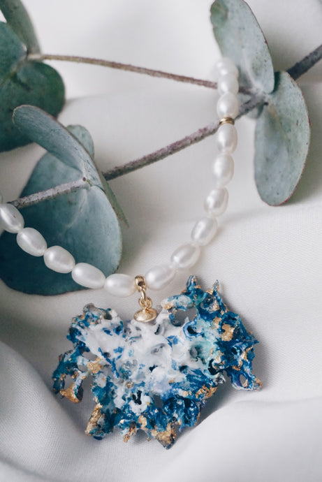 Moss pearl necklace