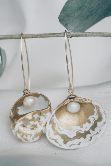 Mellia white seashell earrings