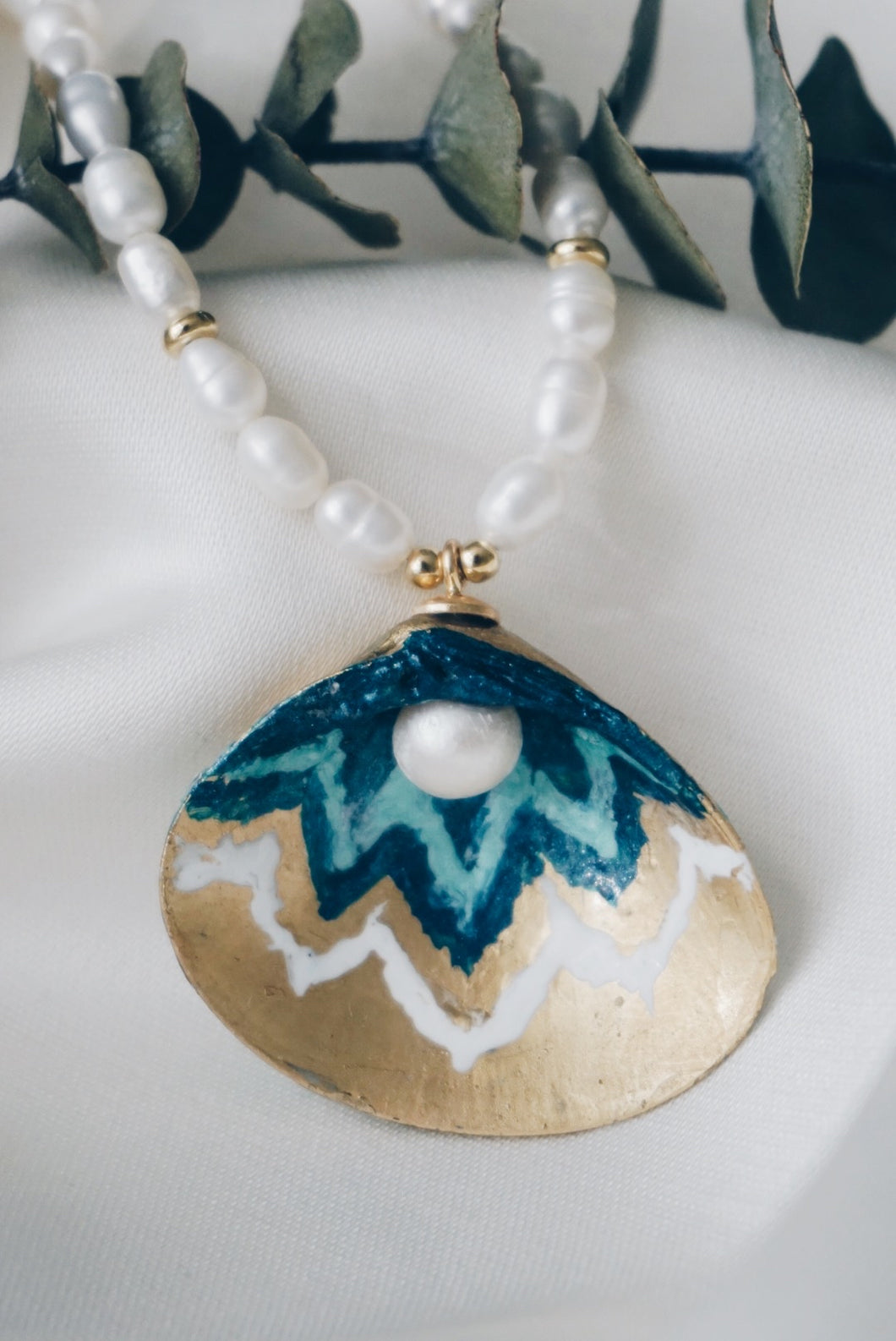 Fiona seashell necklace
