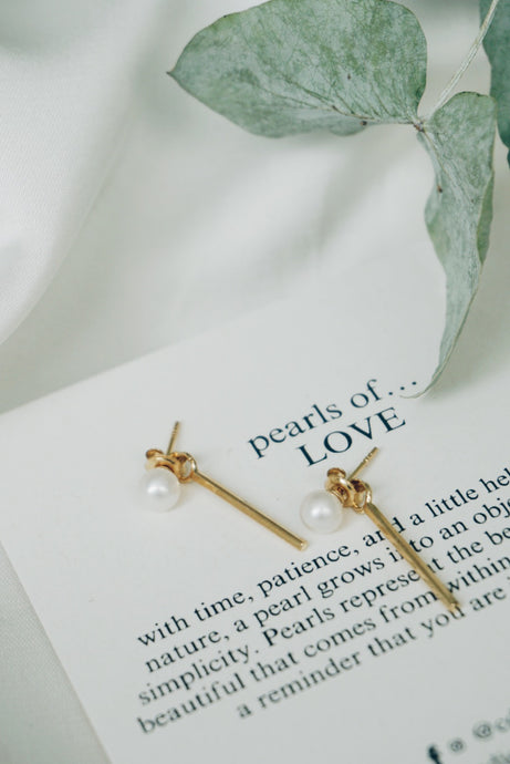 Pearl bar earrings