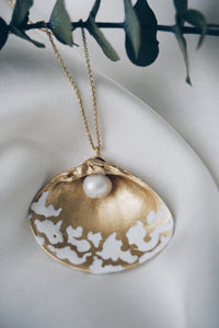 White chain seashell necklace