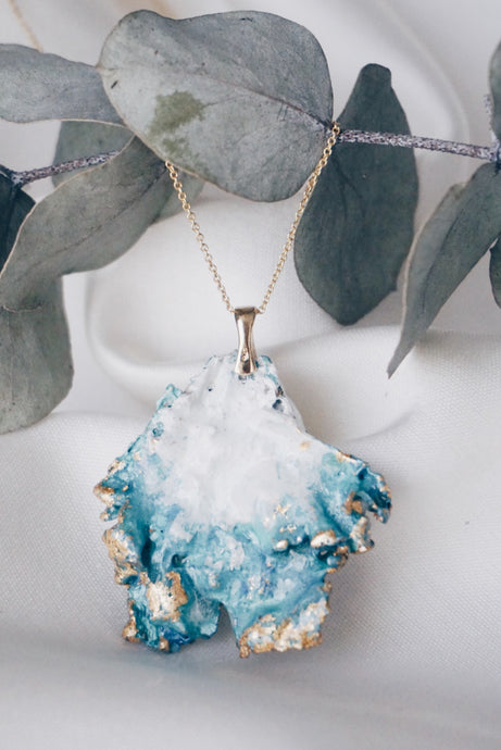 Little blue moss chain necklace