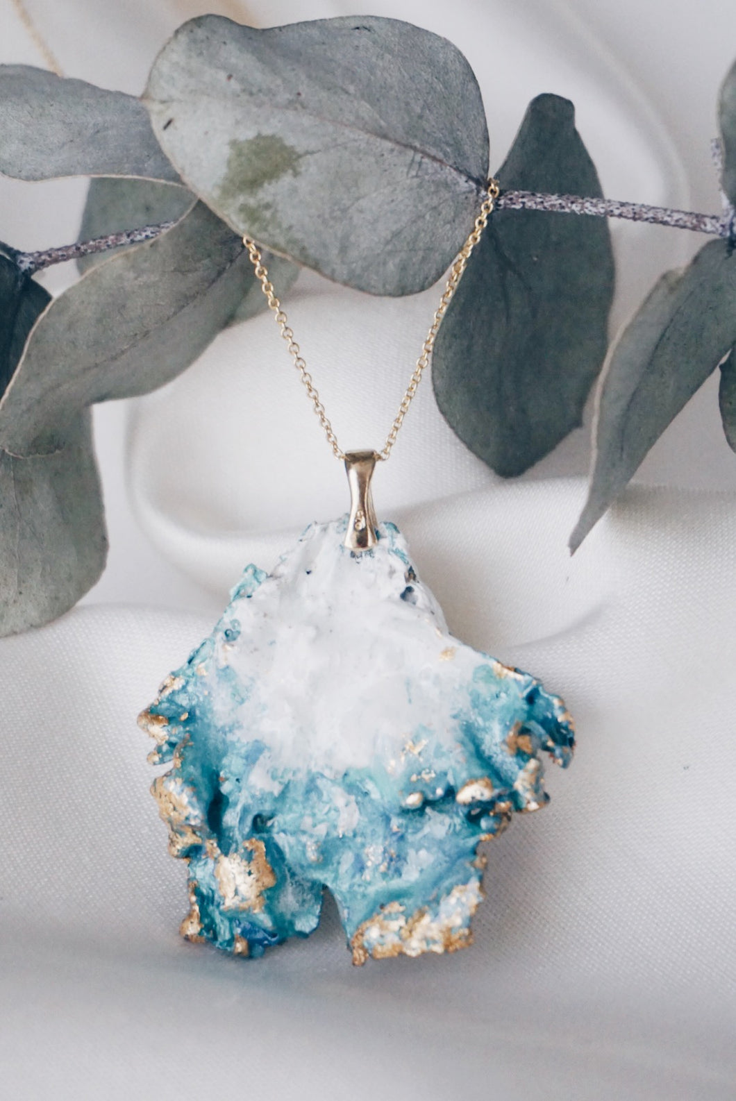 Little blue moss chain necklace