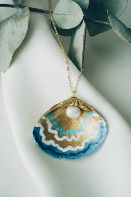 Marine seashell necklace