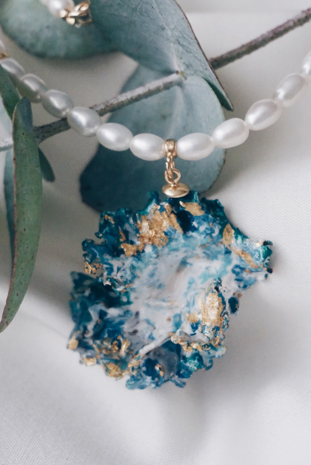 Green moss pearl necklace