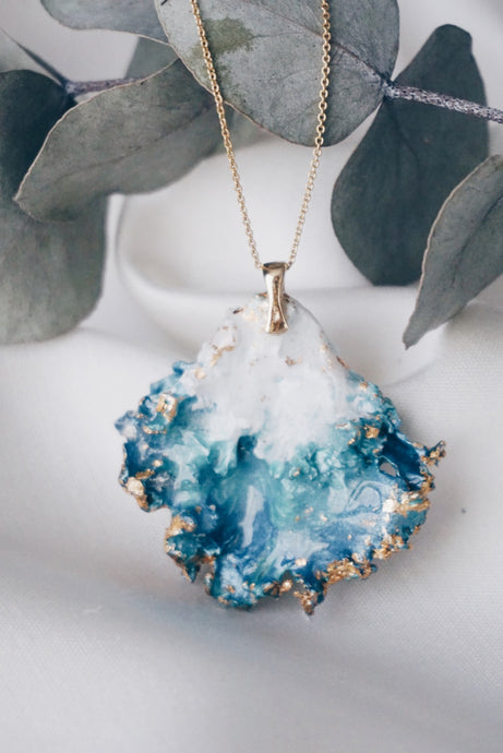 Blue moss chain necklace