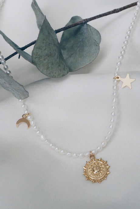 Sunny pearl necklace