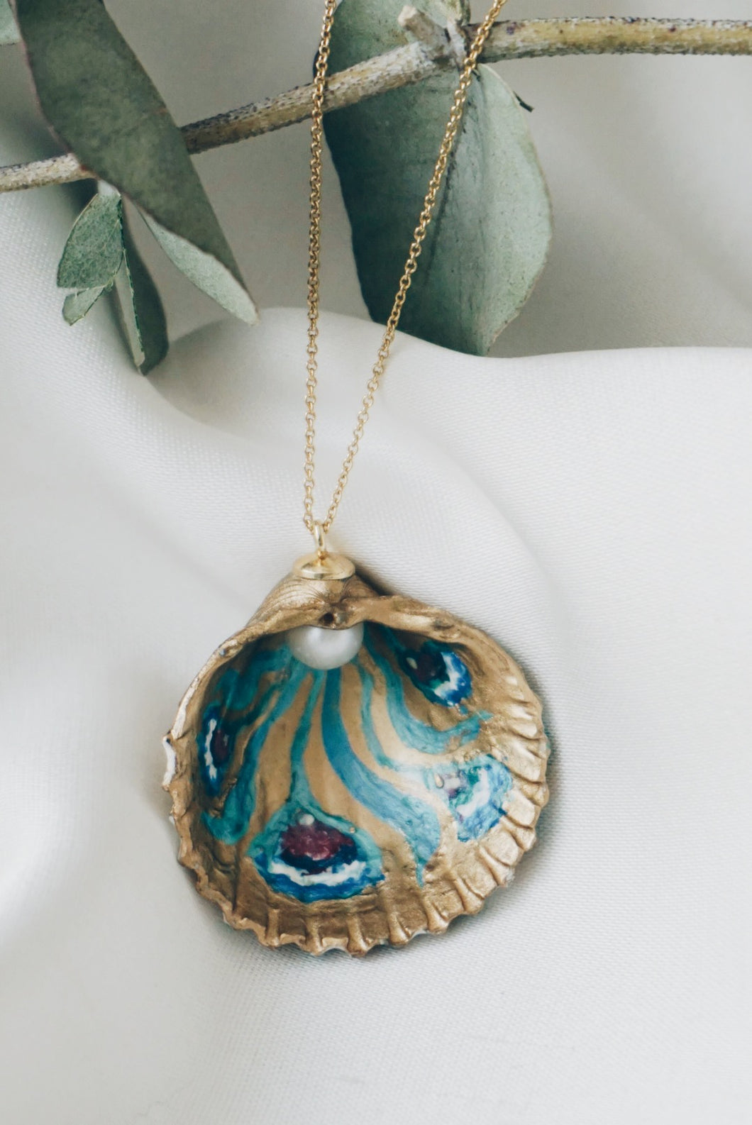 Bloom seashell necklace