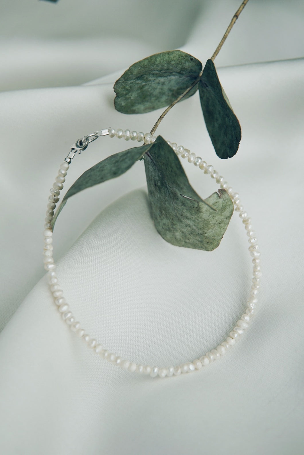 Simple pearl ankle bracelet