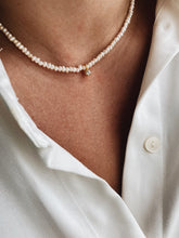 Delicate crystal pearl necklace
