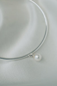 Small cuff pearl bracelet