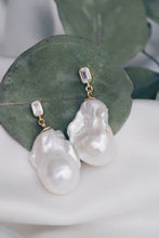 Stone baroque pearl earrings