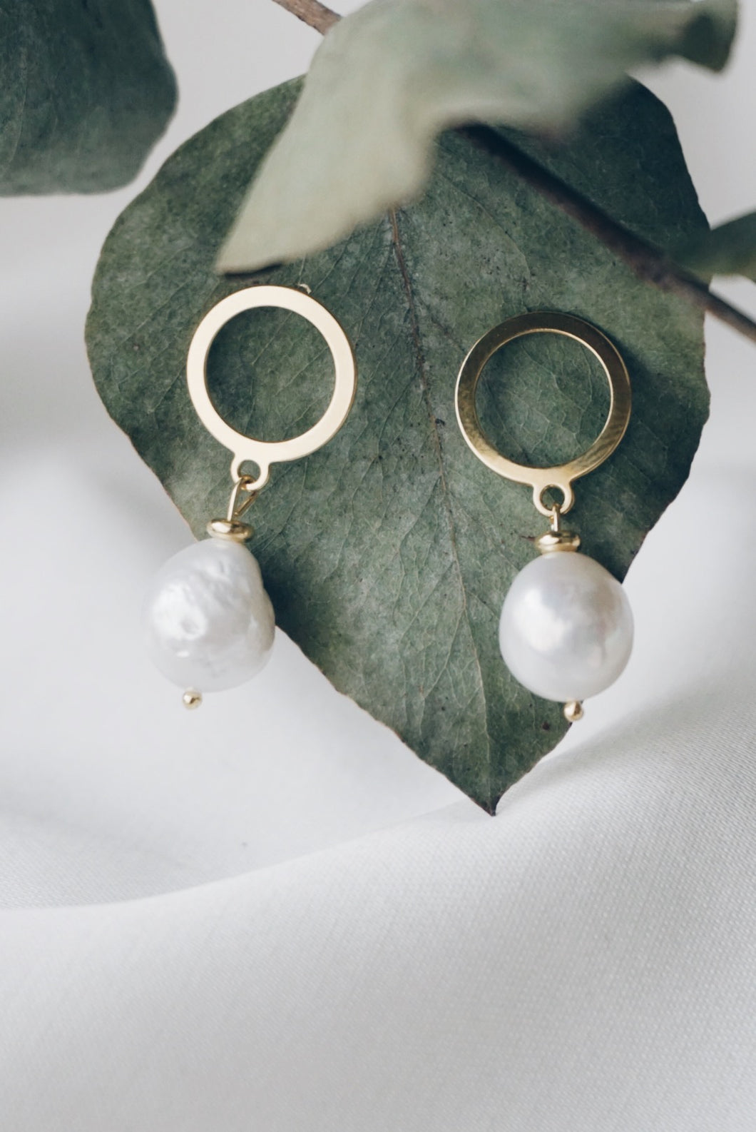 Gold circle baroque earrings