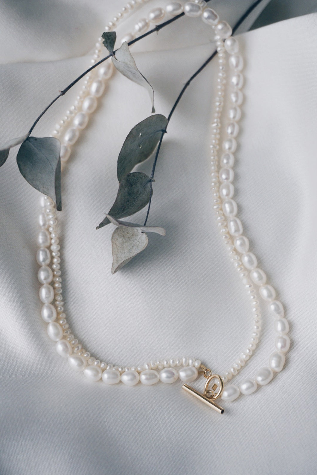 Double pearl toggle necklace