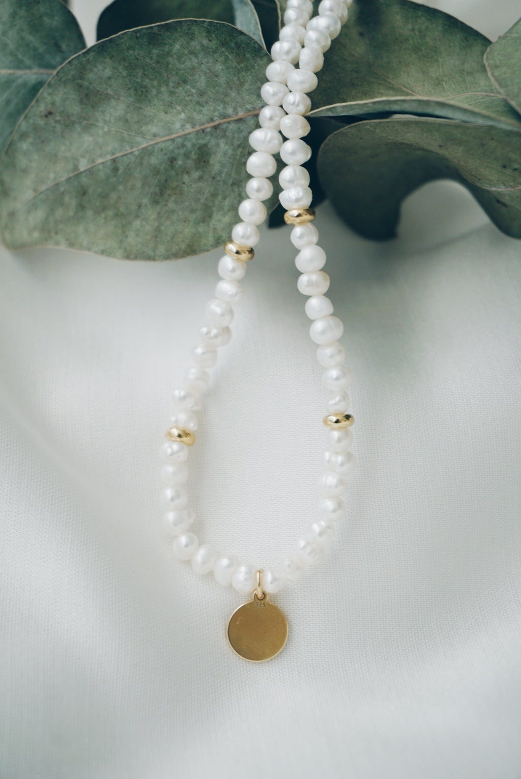 Iris coin pearl necklace