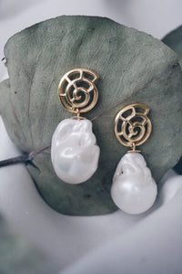 Shell baroque earrings
