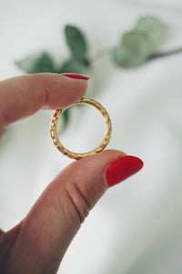 Gold band ring